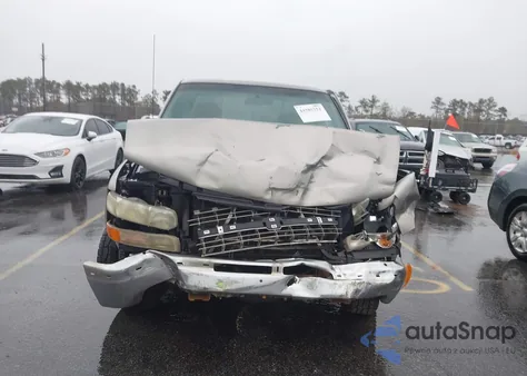 2000 Chevrolet Silverado 1500 Ls z USA, uszkodzony, nr VIN 2GCEC19T5Y1145714